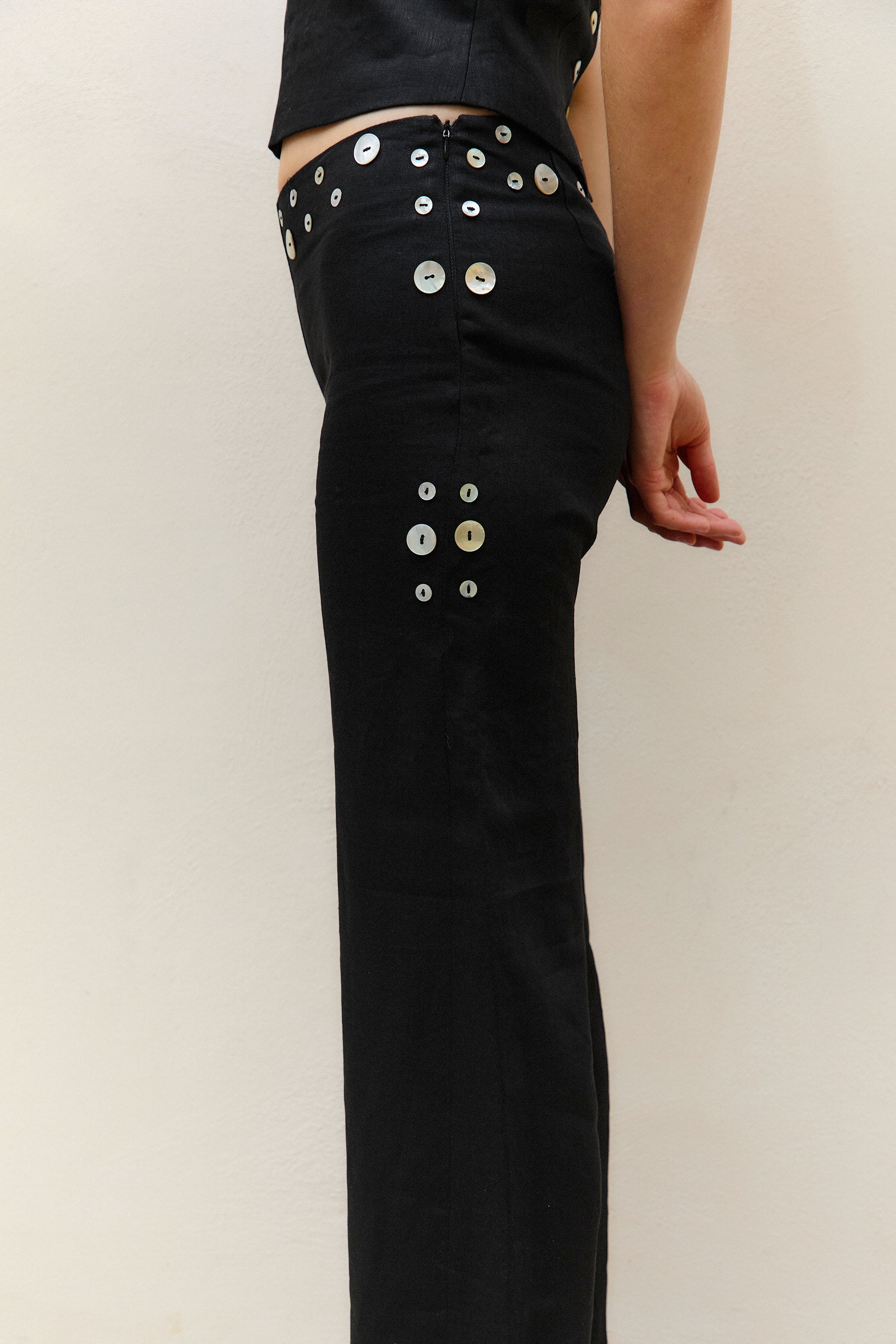 M O C_Black Manila Trousers_3