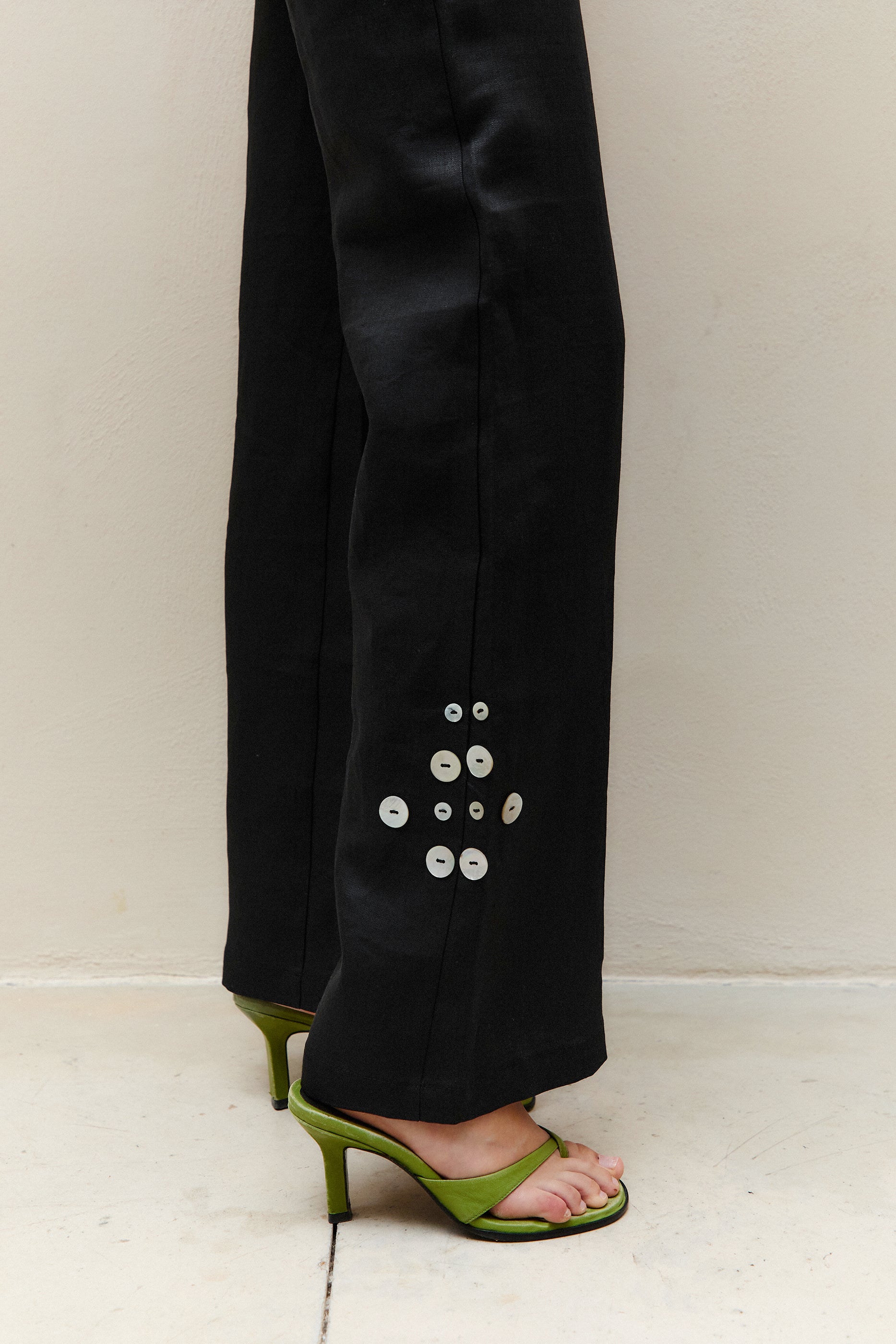 M O C_Black Manila Trousers_5