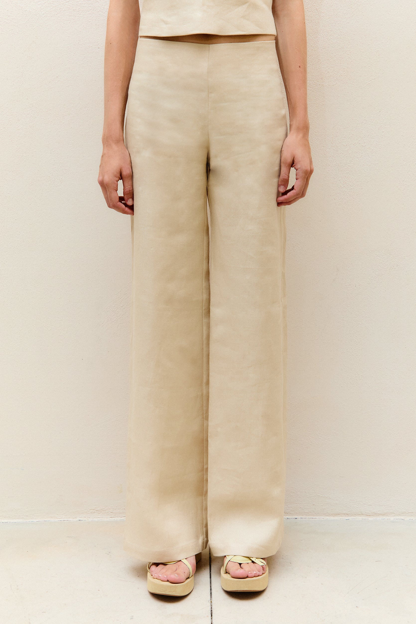 M O C_Beige Manila Trousers_3